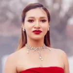 เลื่อนรถให้หน่อยนะคะ